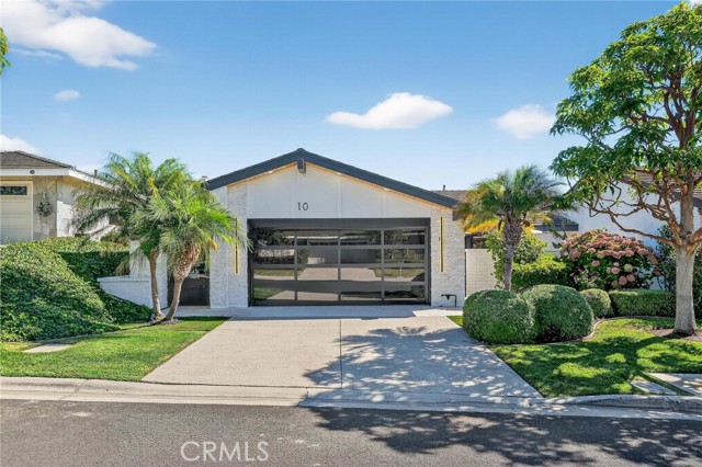 10 White Water Drive, Corona del Mar CA: https://media.crmls.org/medias/b07e88c4-76e8-4b89-b49b-bc3d22aaef13.jpg