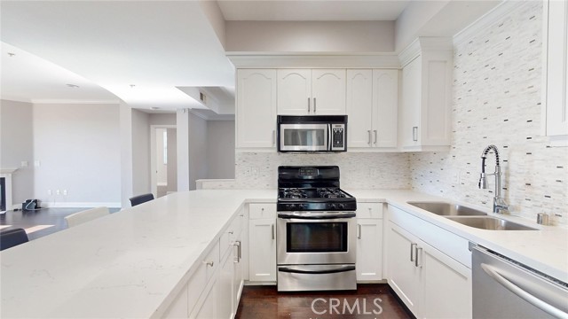 Detail Gallery Image 9 of 30 For 12407 Moorpark #301,  Studio City,  CA 91604 - 2 Beds | 2/1 Baths