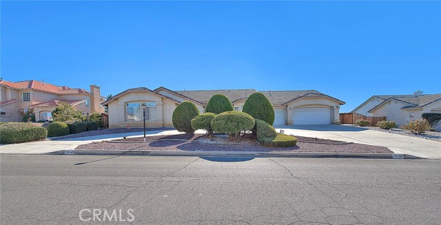 Detail Gallery Image 2 of 60 For 19149 Catalina, Apple Valley,  CA 92308 - 4 Beds | 3/1 Baths