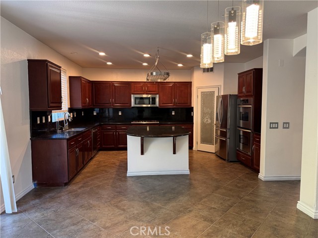 Detail Gallery Image 10 of 31 For 12772 Wine Cellar Ct, Rancho Cucamonga,  CA 91739 - 5 Beds | 4 Baths