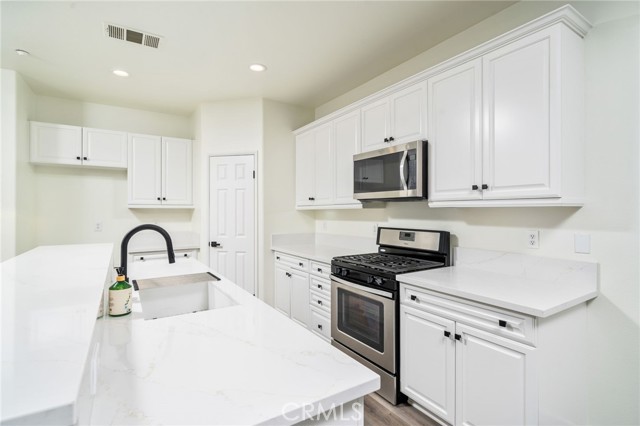 Detail Gallery Image 11 of 52 For 10972 White Oak Ln, Fontana,  CA 92337 - 5 Beds | 3 Baths