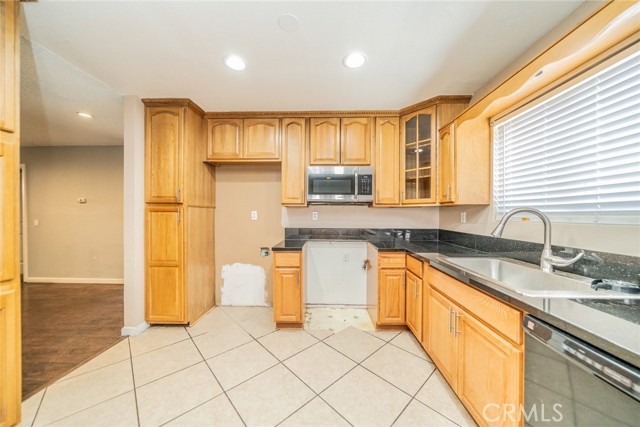 Detail Gallery Image 14 of 38 For 15060 Manzanita Dr, Fontana,  CA 92335 - 3 Beds | 2 Baths