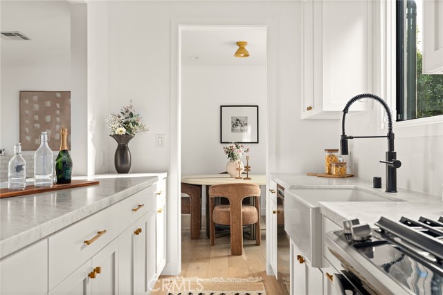 Detail Gallery Image 10 of 40 For 4935 Agnes Ave, Valley Village,  CA 91607 - 5 Beds | 3 Baths