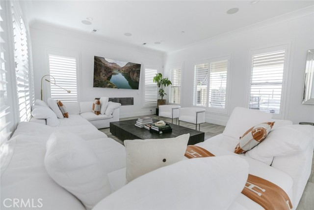 Detail Gallery Image 17 of 69 For 20300 W Windsor Ln, Northridge,  CA 91326 - 5 Beds | 6 Baths