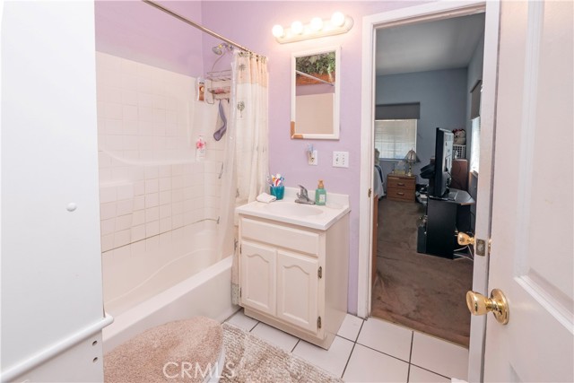 1203 E 33rd Street, Los Angeles CA: https://media.crmls.org/medias/b08329a1-a499-4a18-8538-0c3162d45d15.jpg