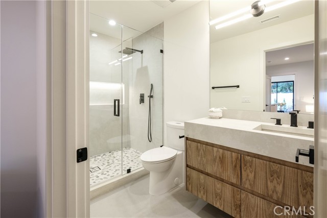 18852 Collins Street, Tarzana CA: https://media.crmls.org/medias/b0833163-e8fa-43ff-b4c5-55420fef5a4c.jpg