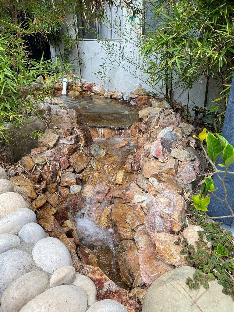 https://media.crmls.org/medias/b083f4cc-ff8b-444d-9716-711cc8def427.jpg?preset=X-Large