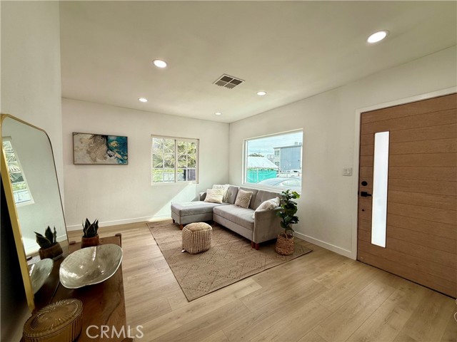 Detail Gallery Image 11 of 42 For 1327 W 97th Street, Los Angeles,  CA 90044 - 3 Beds | 2 Baths
