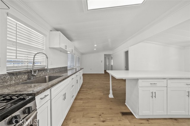 3524 E Avenue R, Palmdale CA: https://media.crmls.org/medias/b086affe-efd3-425a-9cd6-e1636426b041.jpg