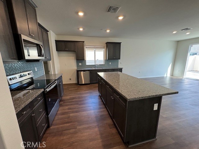 Detail Gallery Image 17 of 34 For 29094 Shane Ct, Winchester,  CA 92596 - 4 Beds | 2 Baths