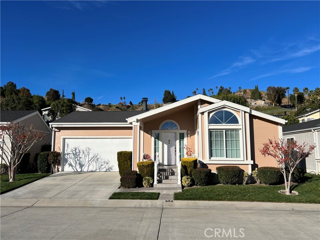 Detail Gallery Image 1 of 1 For 20095 Crestview Dr, Canyon Country,  CA 91351 - 3 Beds | 2 Baths