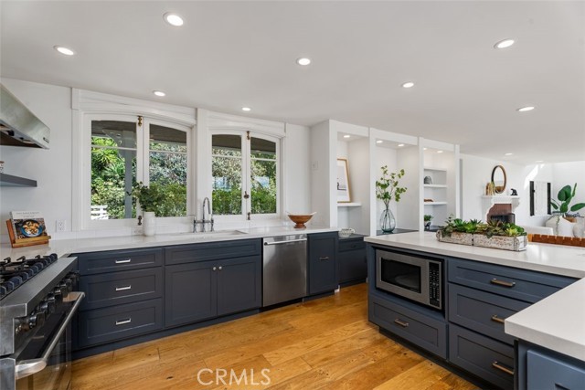 Detail Gallery Image 15 of 40 For 590 Diamond Street, Laguna Beach,  CA 92651 - 5 Beds | 4/1 Baths