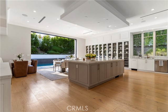 4635 Brewster Drive, Tarzana CA: https://media.crmls.org/medias/b087e213-35af-447f-936b-1d23c4318694.jpg