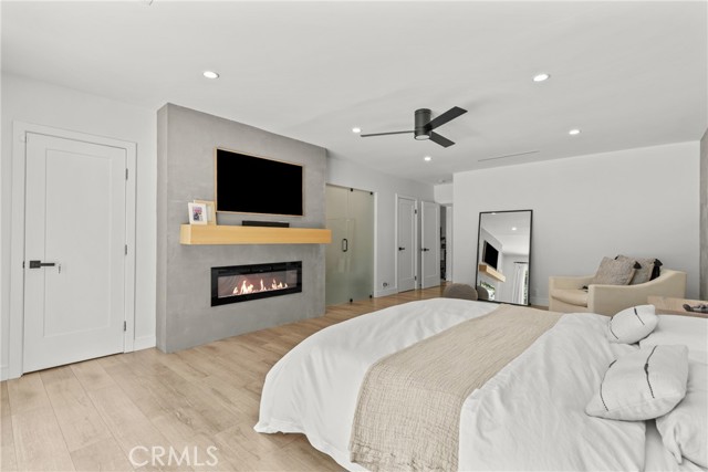 240 W Gainsborough Road, Thousand Oaks CA: https://media.crmls.org/medias/b087fbf8-2d45-4fb8-8542-d977c53dffbe.jpg