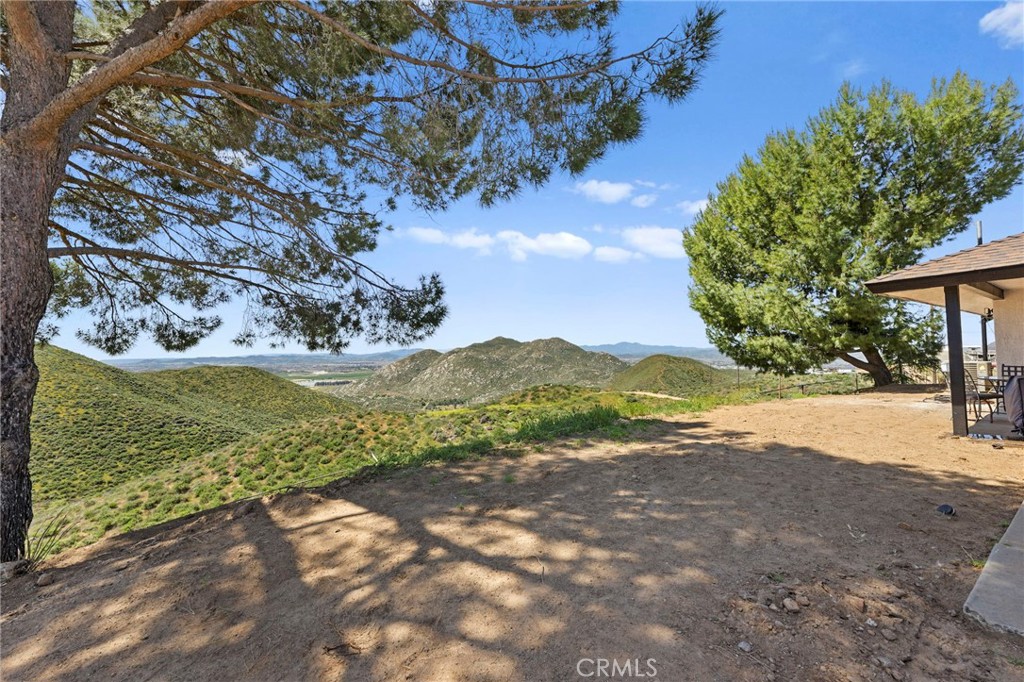https://media.crmls.org/medias/b0881d09-3ecf-48df-ac1e-eb6866a2144e.jpg?preset=X-Large