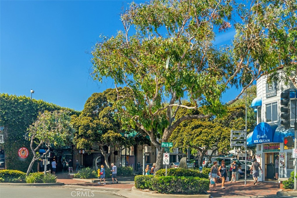 https://media.crmls.org/medias/b0892b88-a17e-48ad-bd93-a215b73a9eb7.jpg?preset=X-Large