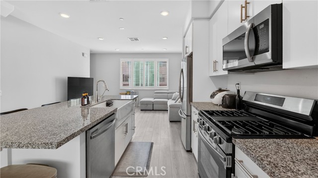 Detail Gallery Image 5 of 33 For 14116 Bay, La Mirada,  CA 90638 - 2 Beds | 2/1 Baths