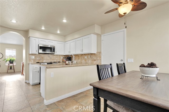 Detail Gallery Image 14 of 47 For 11529 Mountain Meadow Dr, Apple Valley,  CA 92308 - 2 Beds | 2 Baths