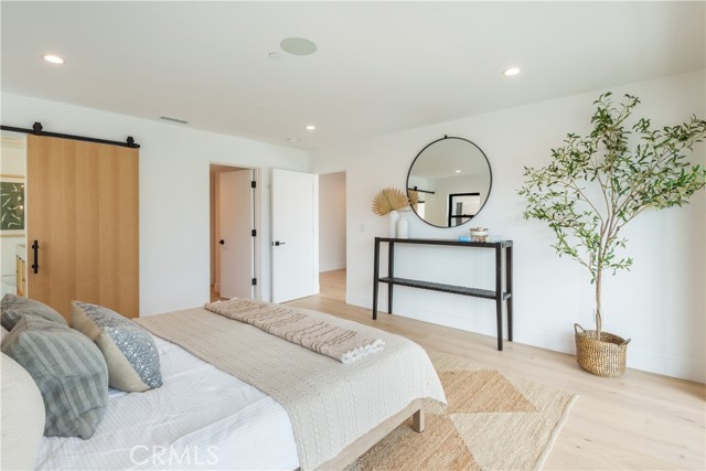 Detail Gallery Image 7 of 30 For 707 2nd St, Hermosa Beach,  CA 90254 - 4 Beds | 4/1 Baths