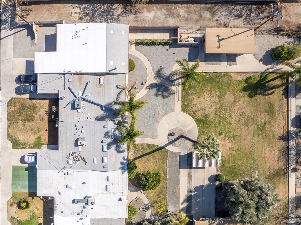 https://media.crmls.org/medias/b08ba326-de9c-41e8-acd4-a503e456b341.jpg?preset=X-Large
