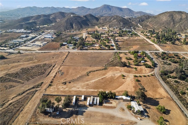 35141 Bayless Road, Wildomar CA: https://media.crmls.org/medias/b08bb7de-b95a-4718-9d90-3bd41eba04eb.jpg