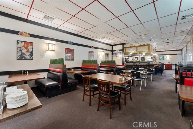 320 W Foothill Blvd, Upland CA: https://media.crmls.org/medias/b08c0f5c-373c-427c-a44d-e5f3eaa6fce2.jpg
