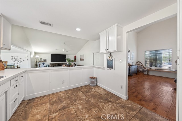 Detail Gallery Image 13 of 27 For 2794 La Praix, Highland,  CA 92346 - 4 Beds | 2 Baths