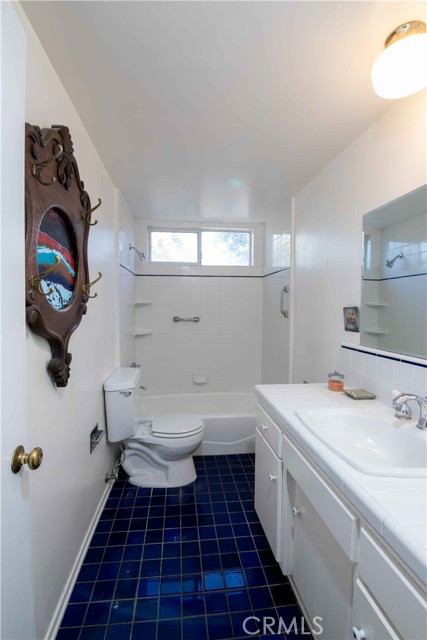 22654 Dolorosa Street, Woodland Hills CA: https://media.crmls.org/medias/b08ca7c8-da33-45e7-b70c-adddc4809fd9.jpg