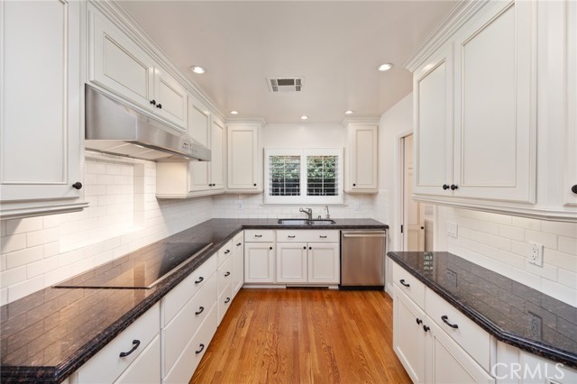 160 Mauna Loa Drive, Monrovia CA: https://media.crmls.org/medias/b08ce581-f021-4345-9067-6549a0c9eb49.jpg