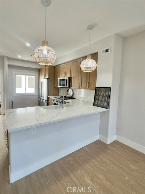 Detail Gallery Image 7 of 33 For 200 Pacific Coast #323,  Huntington Beach,  CA 92648 - 2 Beds | 2/1 Baths