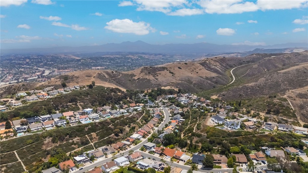 https://media.crmls.org/medias/b08f2f2b-a59d-4205-890b-b76937b8ff8d.jpg?preset=X-Large