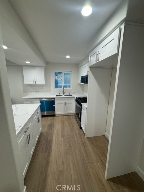 Detail Gallery Image 5 of 12 For 11624 208th, Lakewood,  CA 90715 - 3 Beds | 2 Baths