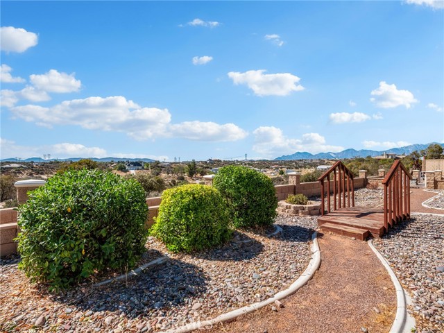 Detail Gallery Image 10 of 60 For 10660 Ranchero, Oak Hills,  CA 92344 - 4 Beds | 3 Baths
