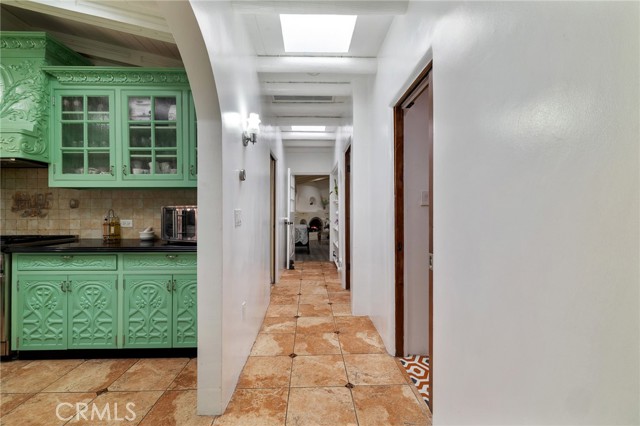 1729 W 51st Place, Los Angeles CA: https://media.crmls.org/medias/b08fc91b-e996-47a3-b775-52402334748c.jpg