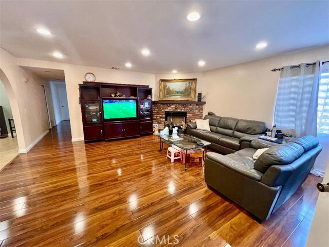 Detail Gallery Image 3 of 7 For 310 Branch St, Los Angeles,  CA 90042 - 5 Beds | 4 Baths