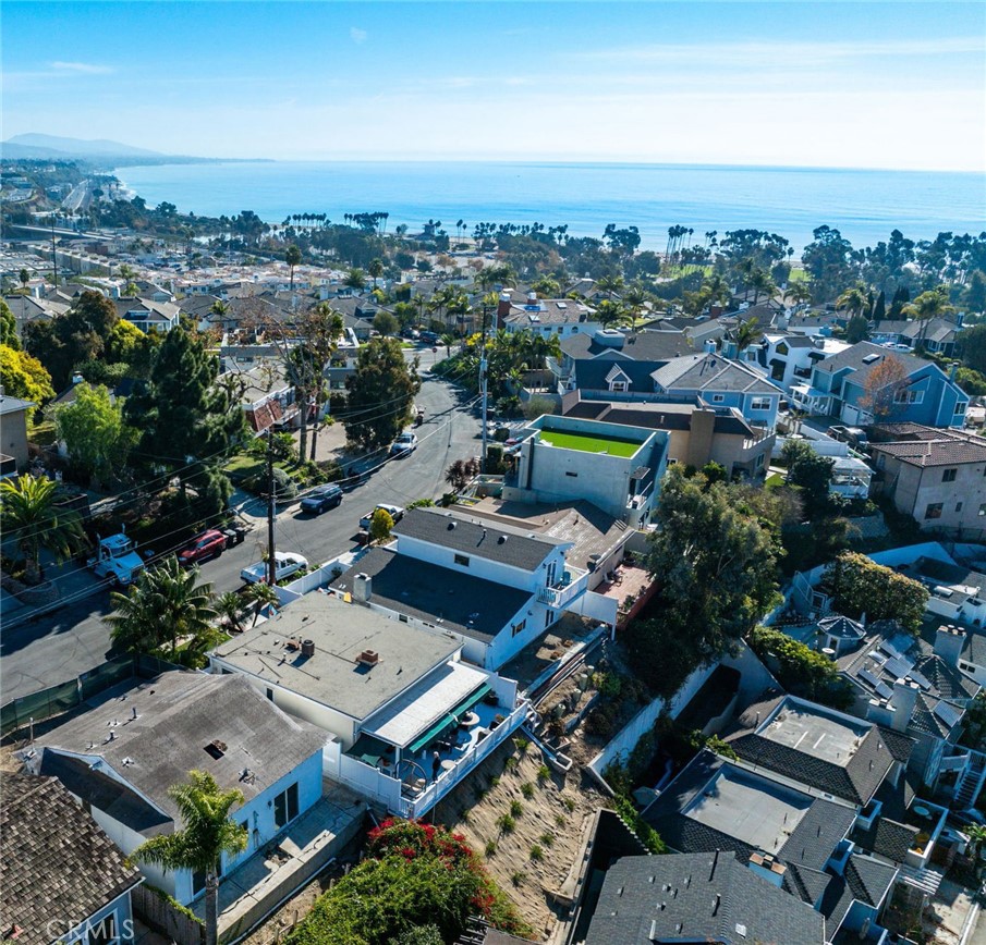 https://media.crmls.org/medias/b0905c4f-0f2f-4a5c-a2ca-b96780189b8b.jpg?preset=X-Large