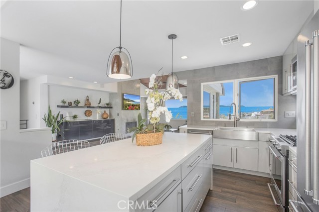 Detail Gallery Image 8 of 42 For 546 Temple Hills, Laguna Beach,  CA 92651 - 3 Beds | 3 Baths