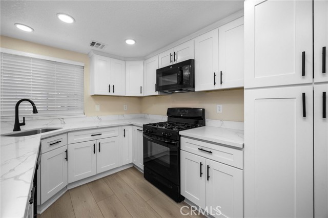 Detail Gallery Image 11 of 50 For 8347 Grenoble St #9,  Sunland,  CA 91040 - 2 Beds | 2/1 Baths