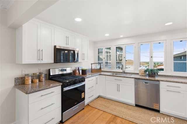 Detail Gallery Image 14 of 30 For 1184 W 3rd St, San Pedro,  CA 90731 - 5 Beds | 2 Baths