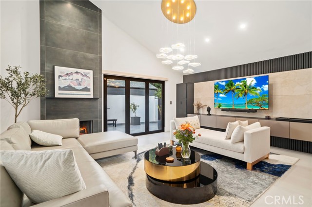 Detail Gallery Image 7 of 42 For 985 Begonia Ave, Costa Mesa,  CA 92626 - 3 Beds | 3 Baths