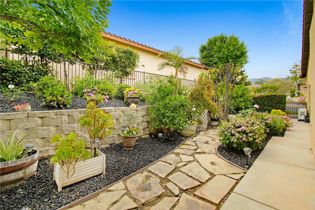 Detail Gallery Image 33 of 52 For 24100 Nobe St, Corona,  CA 92883 - 2 Beds | 2 Baths