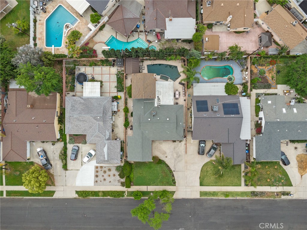 https://media.crmls.org/medias/b0951661-6580-494b-91ff-1e34e34b42f1.jpg?preset=X-Large