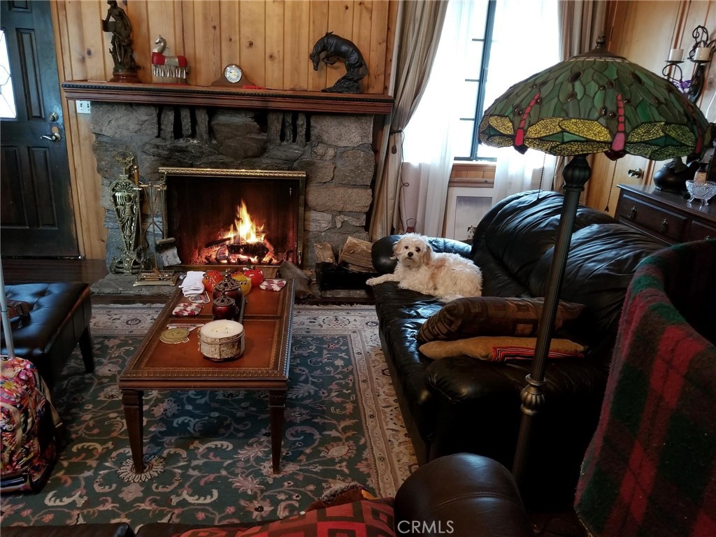 https://media.crmls.org/medias/b0955e6b-844f-47ab-8684-b9f918cfb9af.jpg?preset=X-Large