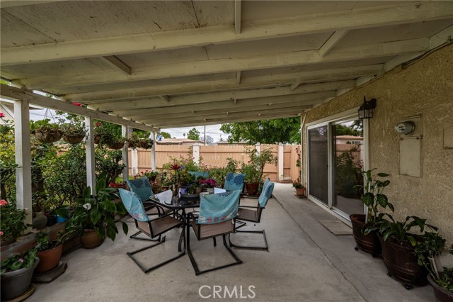 1320 W Flora Street, Ontario CA: https://media.crmls.org/medias/b095ce17-3e8a-4d3d-a411-01e581cd7b66.jpg