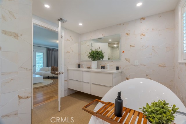 2245 E California Boulevard, San Marino CA: https://media.crmls.org/medias/b095ed63-fba0-4866-8b11-cee3eeaf18a8.jpg