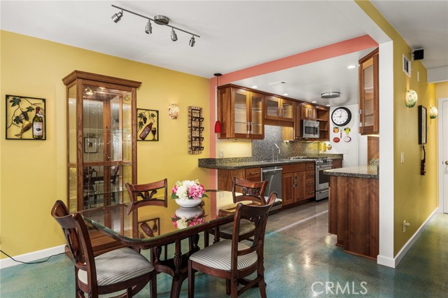 Detail Gallery Image 7 of 22 For 19081 Flagship Cir, Huntington Beach,  CA 92648 - 3 Beds | 2/1 Baths