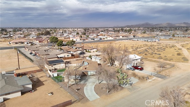 Detail Gallery Image 3 of 23 For 13076 Osage Rd, Apple Valley,  CA 92308 - 4 Beds | 2 Baths