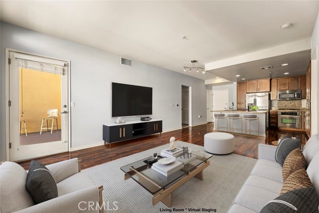 Detail Gallery Image 3 of 24 For 21301 Erwin St #516,  Woodland Hills,  CA 91367 - 2 Beds | 2 Baths