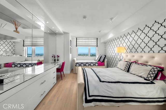 13600 Marina Pointe Dr., Marina del Rey CA: https://media.crmls.org/medias/b097fee1-e95b-479c-be8a-4461c42e515d.jpg