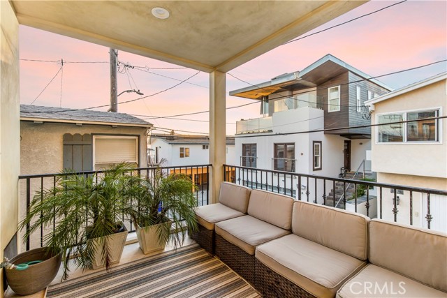 Detail Gallery Image 31 of 43 For 320 33rd Pl, Manhattan Beach,  CA 90266 - 3 Beds | 4 Baths